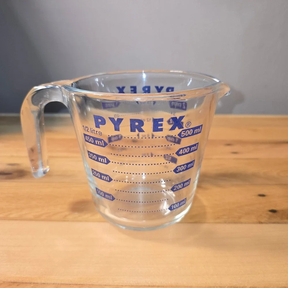 Pyrex 2 Cup Glass Measuring Cup Blue Lettering 500ml 16oz Made in USA Corning